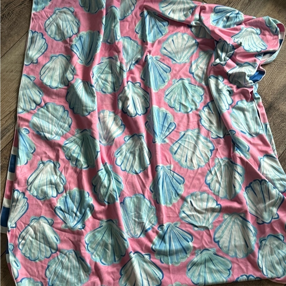 SAND FREE QUICK DRY REVERSIBLE BEACH TOWEL - SHELL -‎ BY SIMPLY SOUTHERN